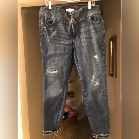 Lane Bryant Sz 18 Denim Crops - Picture 1 of 6